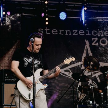 Sternzeichen Zorro - Michael Schletter, Gitarre & Gesang (Foto Jens Hohmuth)